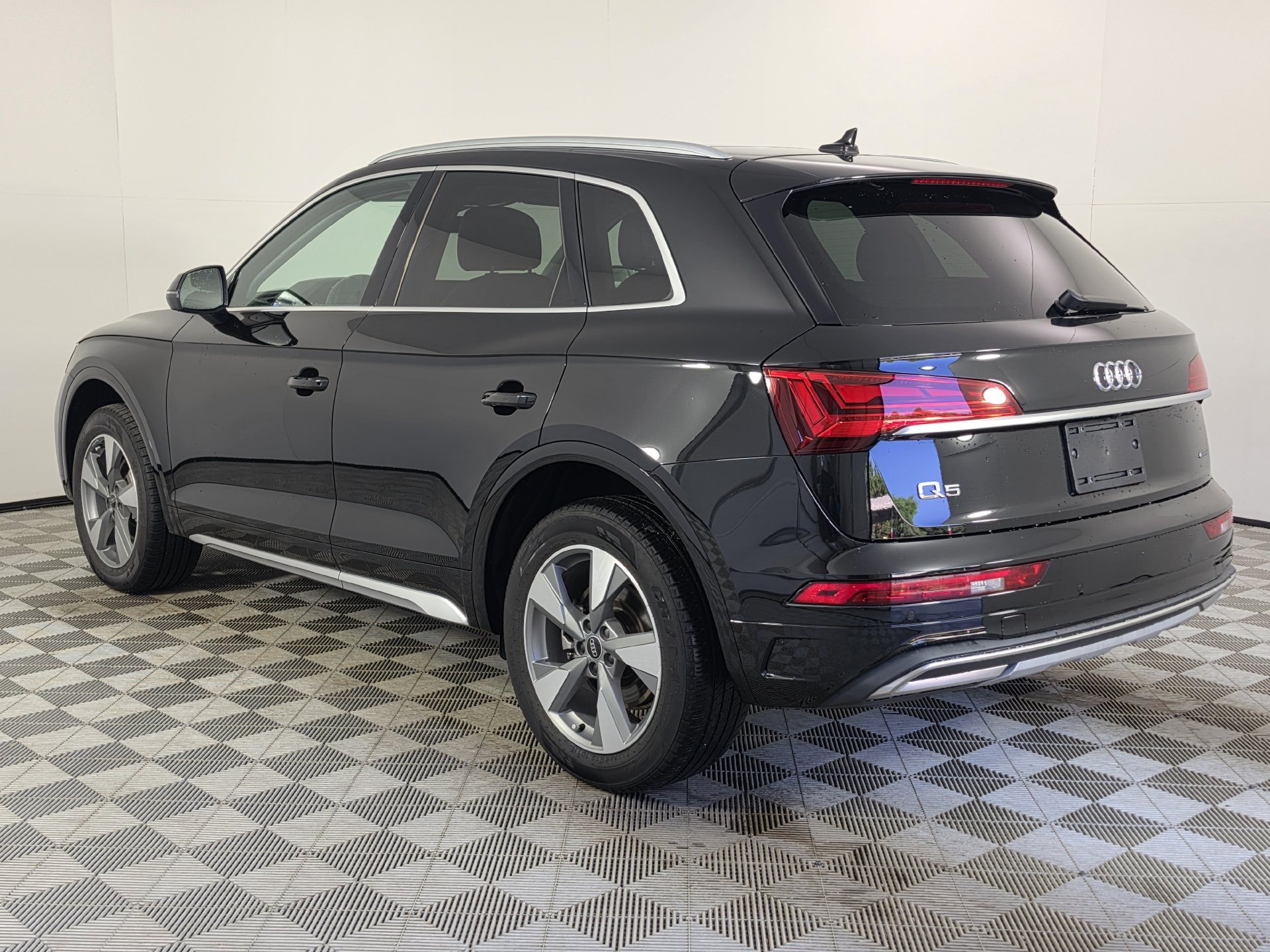 Used 2024 Audi Q5 Premium AWD/4WD image 5