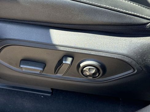 Used 2024 Jeep Grand Cherokee L Laredo image 32