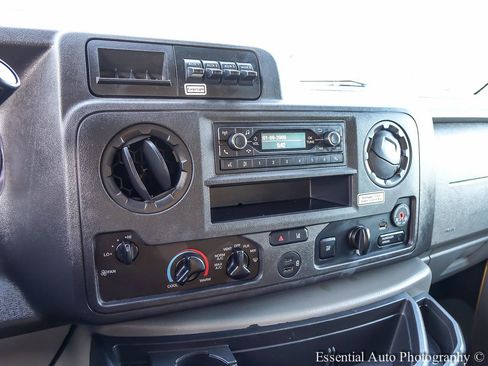 Used 2022 Ford E-350 and Econoline 350 Super Duty RWD image 16