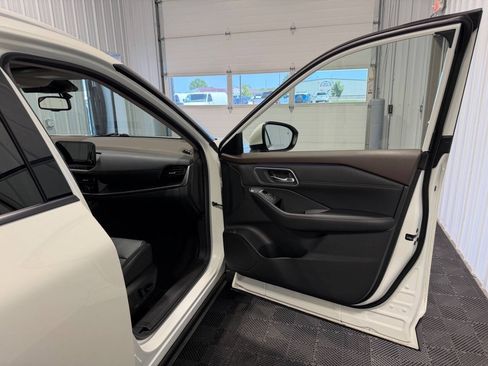 Used 2023 Nissan Rogue Platinum AWD/4WD image 12