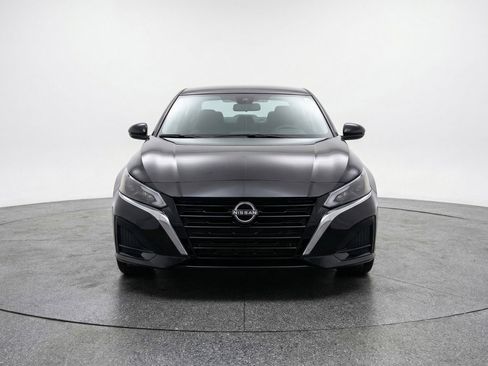 Used 2025 Nissan Altima 2.5 SV FWD image 2