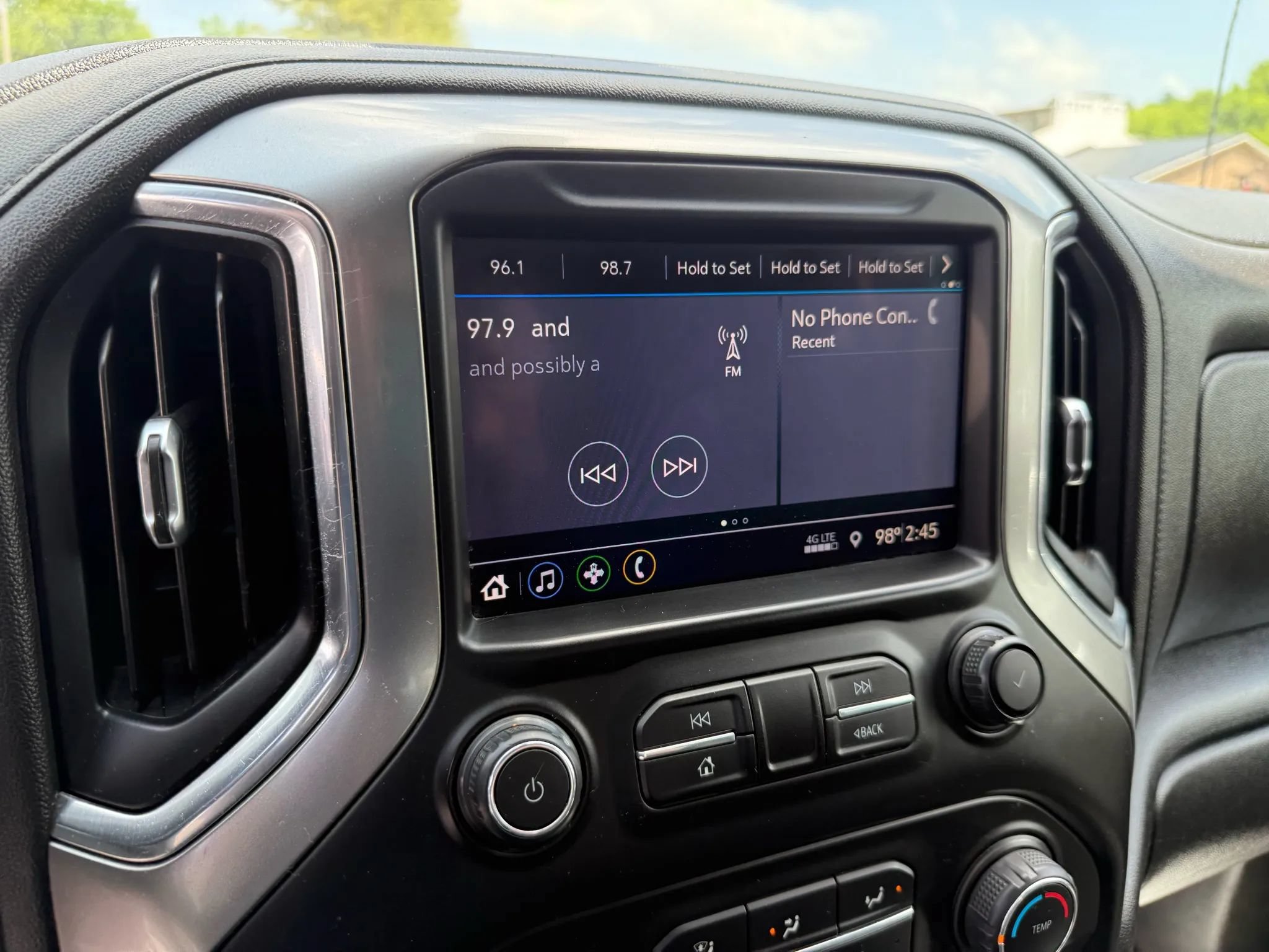 Used 2019 Chevrolet Silverado 1500 LT w/ Z71 Off-Road Package AWD/4WD image 8