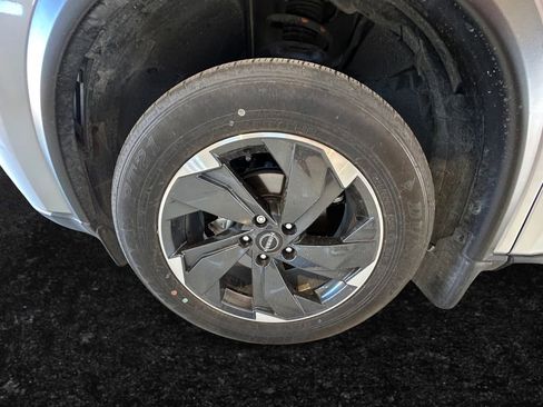 Used 2024 Nissan Rogue SV image 27