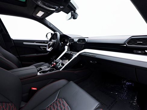 Used 2022 Lamborghini Urus image 46