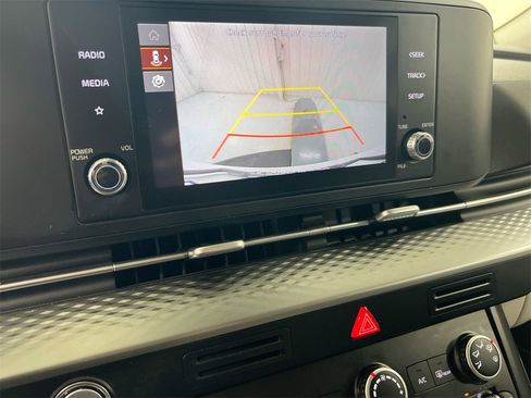 Used 2023 Kia Carnival LX image 14