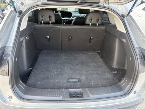 Used 2025 Chevrolet Trax LT FWD image 16