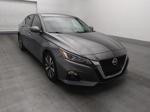 Used 2020 Nissan Altima 2.0 Platinum FWD image 13