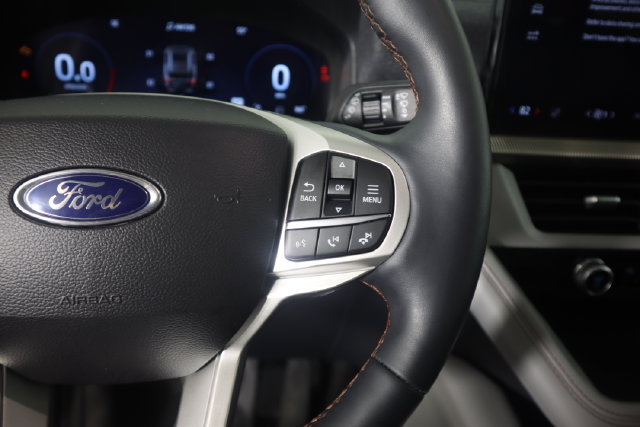 Used 2025 Ford Explorer Active w/ Active Comfort Package AWD/4WD image 39