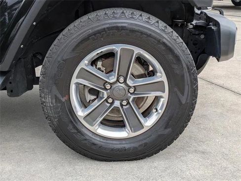 Certified 2022 Jeep Wrangler Unlimited Sahara image 11