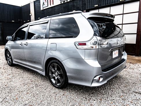 Used 2016 Toyota Sienna SE w/ SE Preferred Package image 7