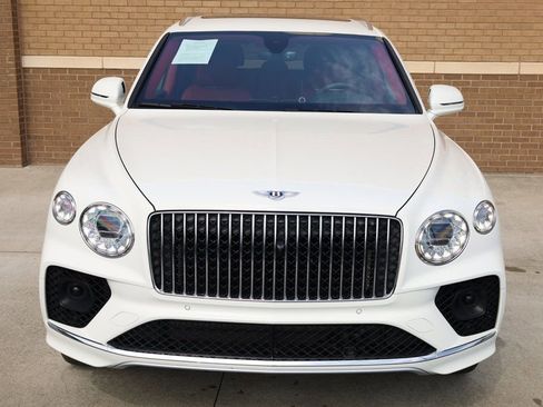 Used 2023 Bentley Bentayga Extended Wheelbase image 9