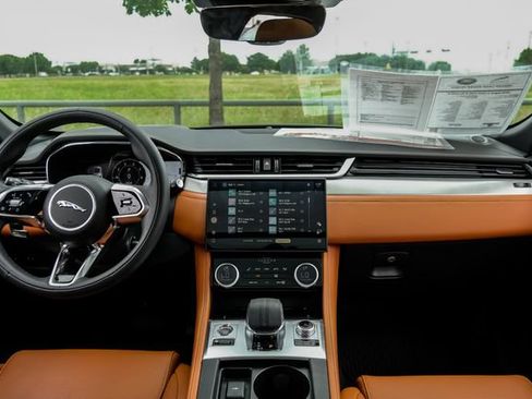 Used 2026 Jaguar F-PACE R-Dynamic S AWD/4WD image 17