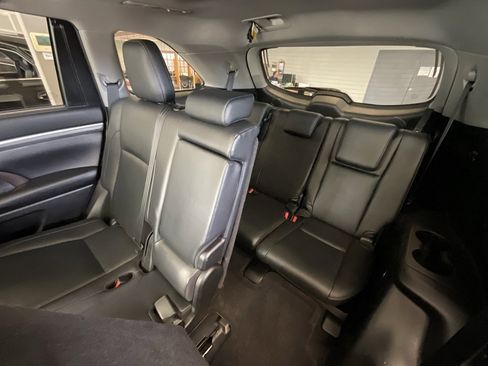 Used 2019 Toyota Highlander Limited Platinum image 24