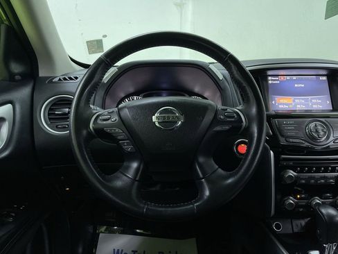 Used 2020 Nissan Pathfinder SV image 19