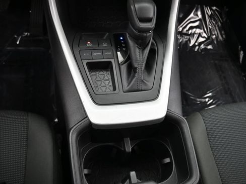 Used 2022 Toyota RAV4 LE FWD image 21