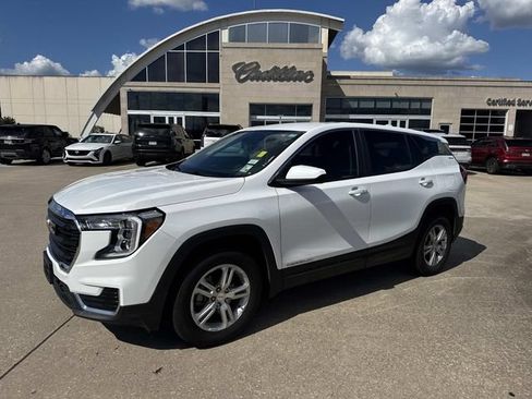 Used 2024 GMC Terrain SLE AWD/4WD image 1