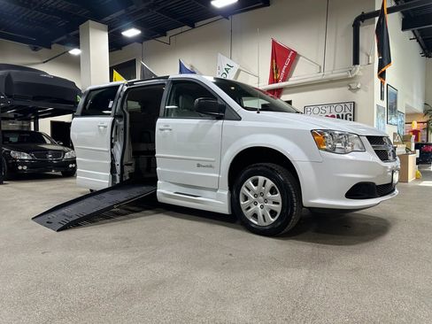 Used 2017 Dodge Grand Caravan SE w/ Power Window Group image 38