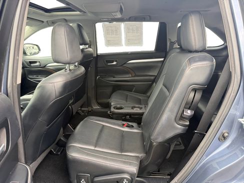 Used 2015 Toyota Highlander XLE image 16