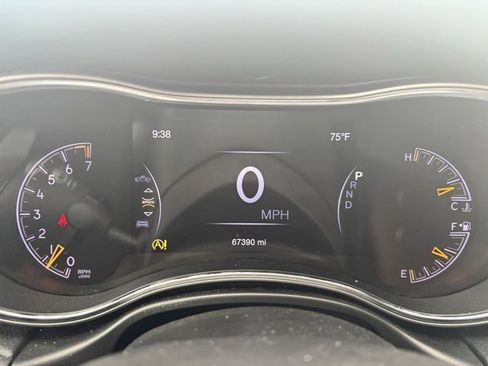 Used 2022 Jeep Grand Cherokee Limited image 9