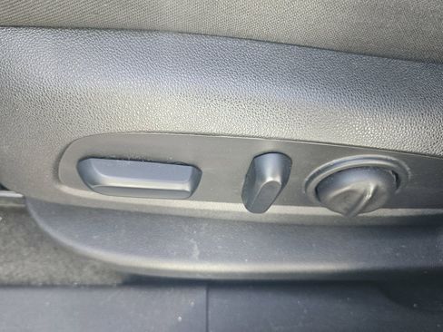 Used 2024 Chevrolet Equinox LT FWD image 18