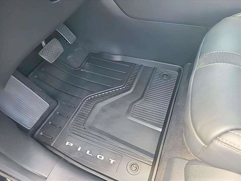 Used 2023 Honda Pilot Touring image 17