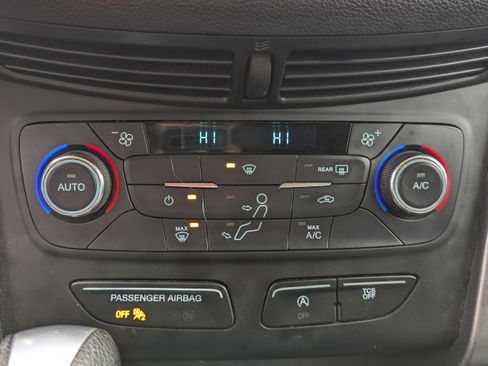 Used 2017 Ford Escape SE image 9