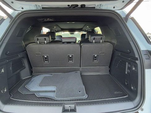 New 2027 Chevrolet Traverse RS w/ LPO, Floor Liner Package FWD image 14