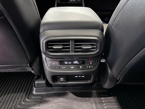 Used 2025 Honda Pilot Elite image 31