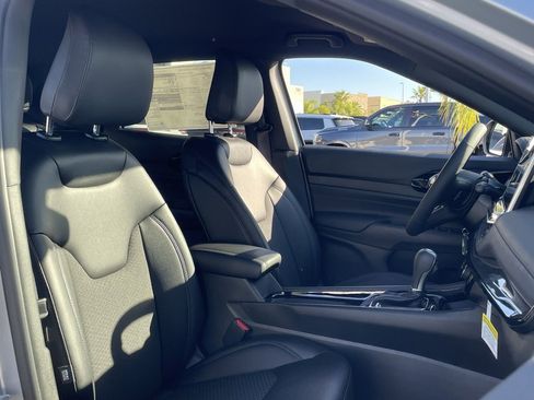 New 2026 Jeep Compass Latitude image 18