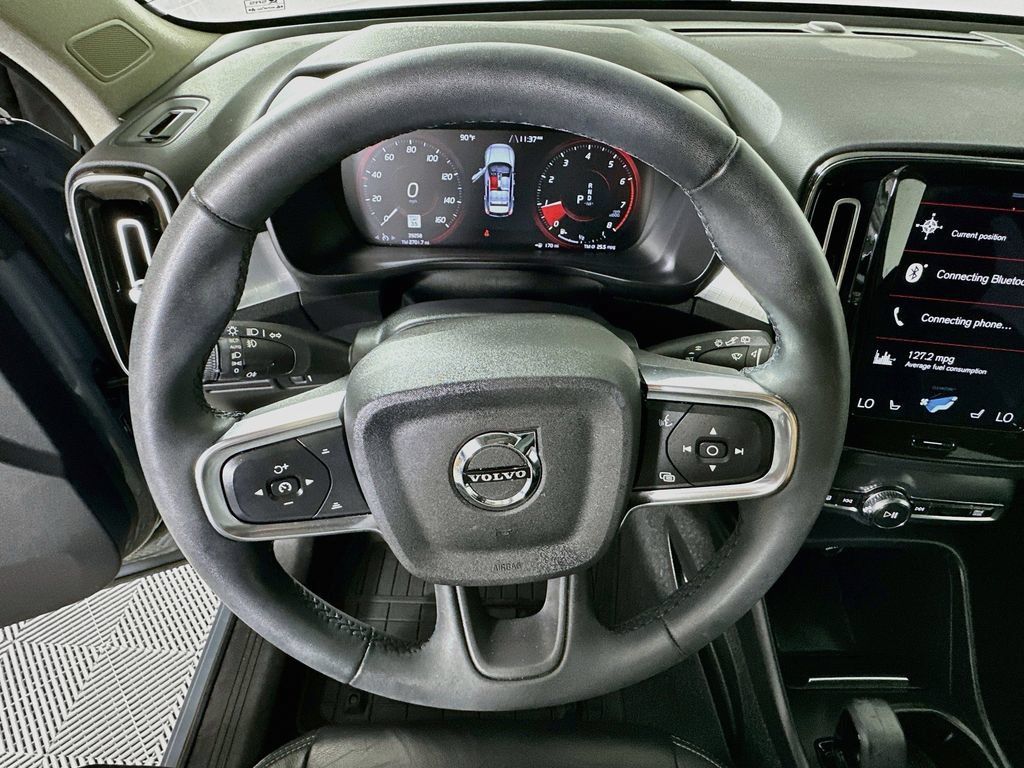 Used 2022 Volvo XC40 T5 Momentum AWD/4WD image 18