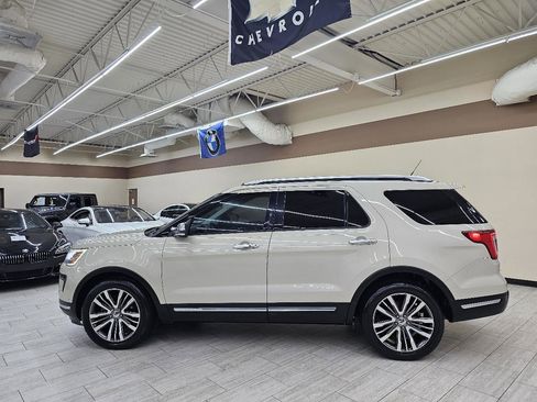 Used 2018 Ford Explorer Platinum AWD/4WD image 9