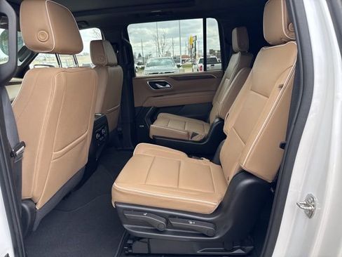 Used 2024 Chevrolet Suburban Premier w/ Premium Package AWD/4WD image 24