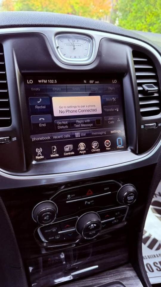 Used 2016 Chrysler 300 Limited RWD image 5