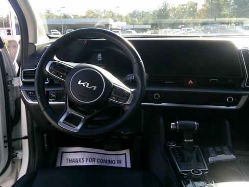 Used 2024 Kia Sportage EX image 19