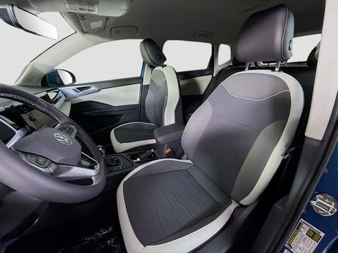 New 2026 Volkswagen Taos SE FWD image 11