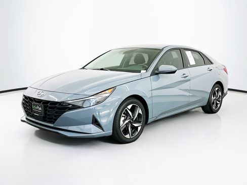 Used 2023 Hyundai Elantra SEL w/ Convenience Package FWD image 3
