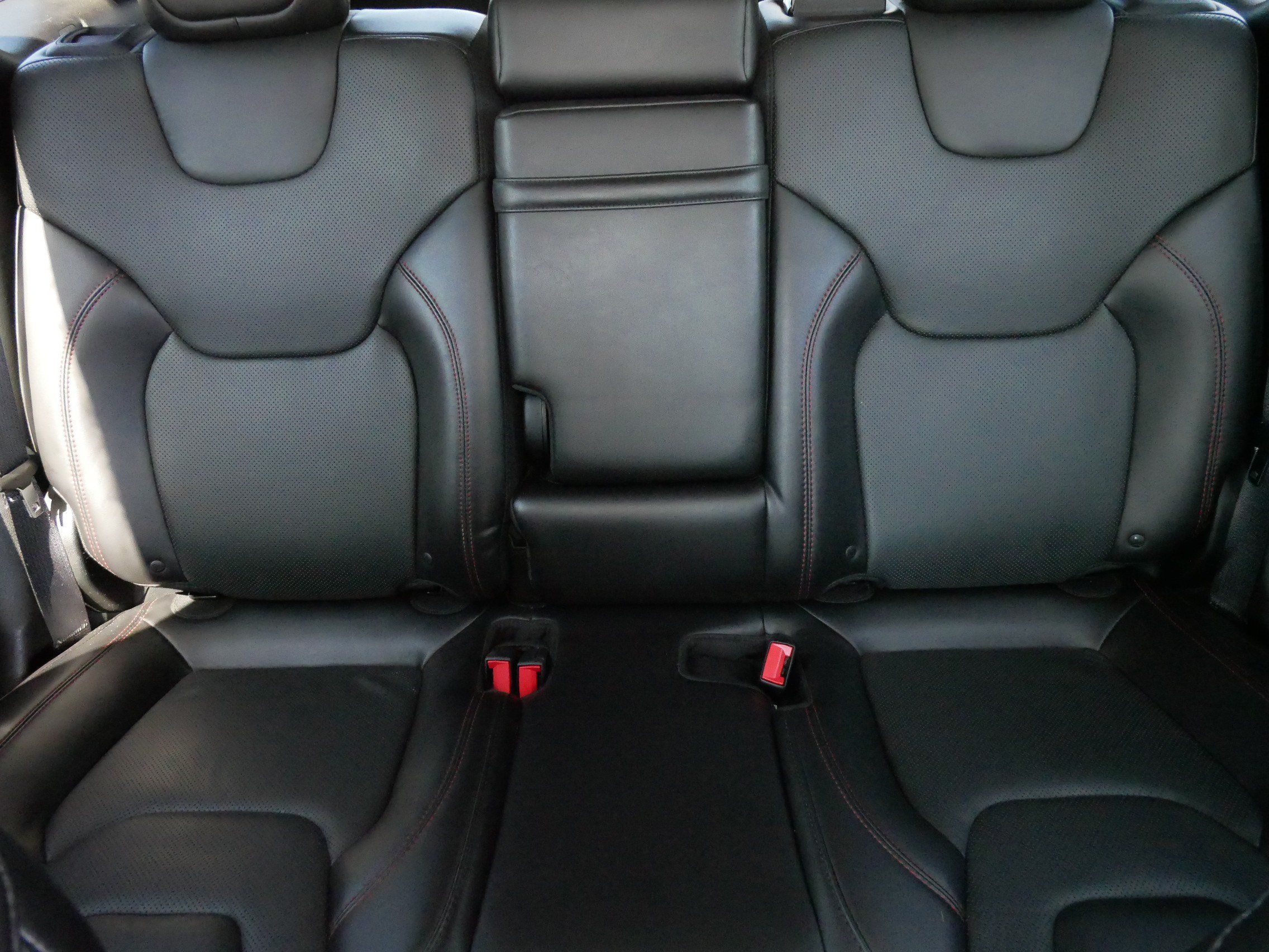 Used 2019 Jeep Cherokee Trailhawk AWD/4WD image 13
