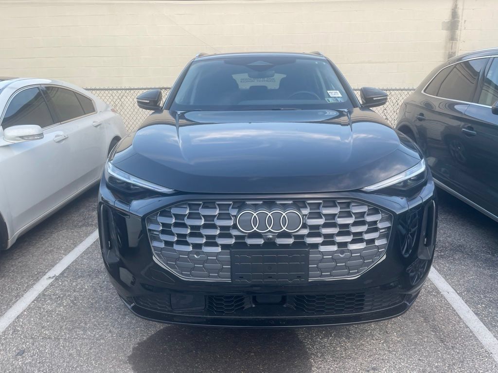 Used 2025 Audi Q5 Premium Plus w/ Premium Plus AWD/4WD image 2