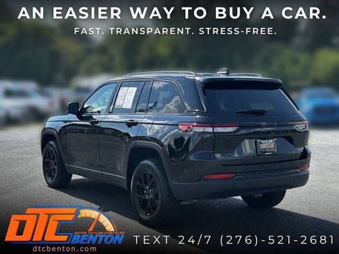 Used 2025 Jeep Grand Cherokee Altitude AWD/4WD image 7