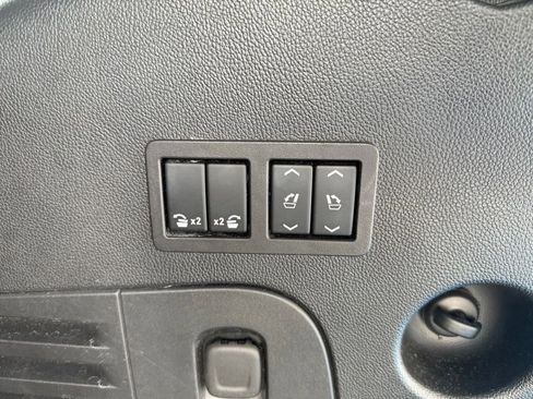 Used 2017 Chevrolet Tahoe LT RWD image 14