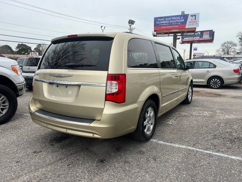 Used 2012 Chrysler Town & Country Touring-L w/ Entertainment Group #2 image 6