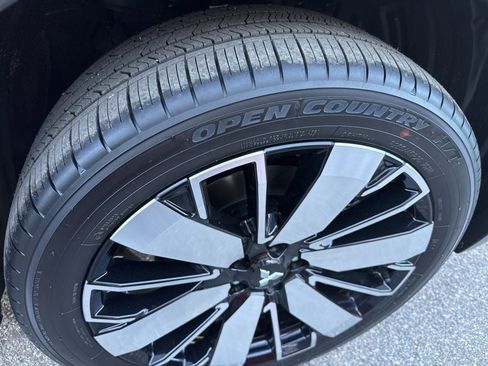 New 2026 Mitsubishi Outlander SEL image 12