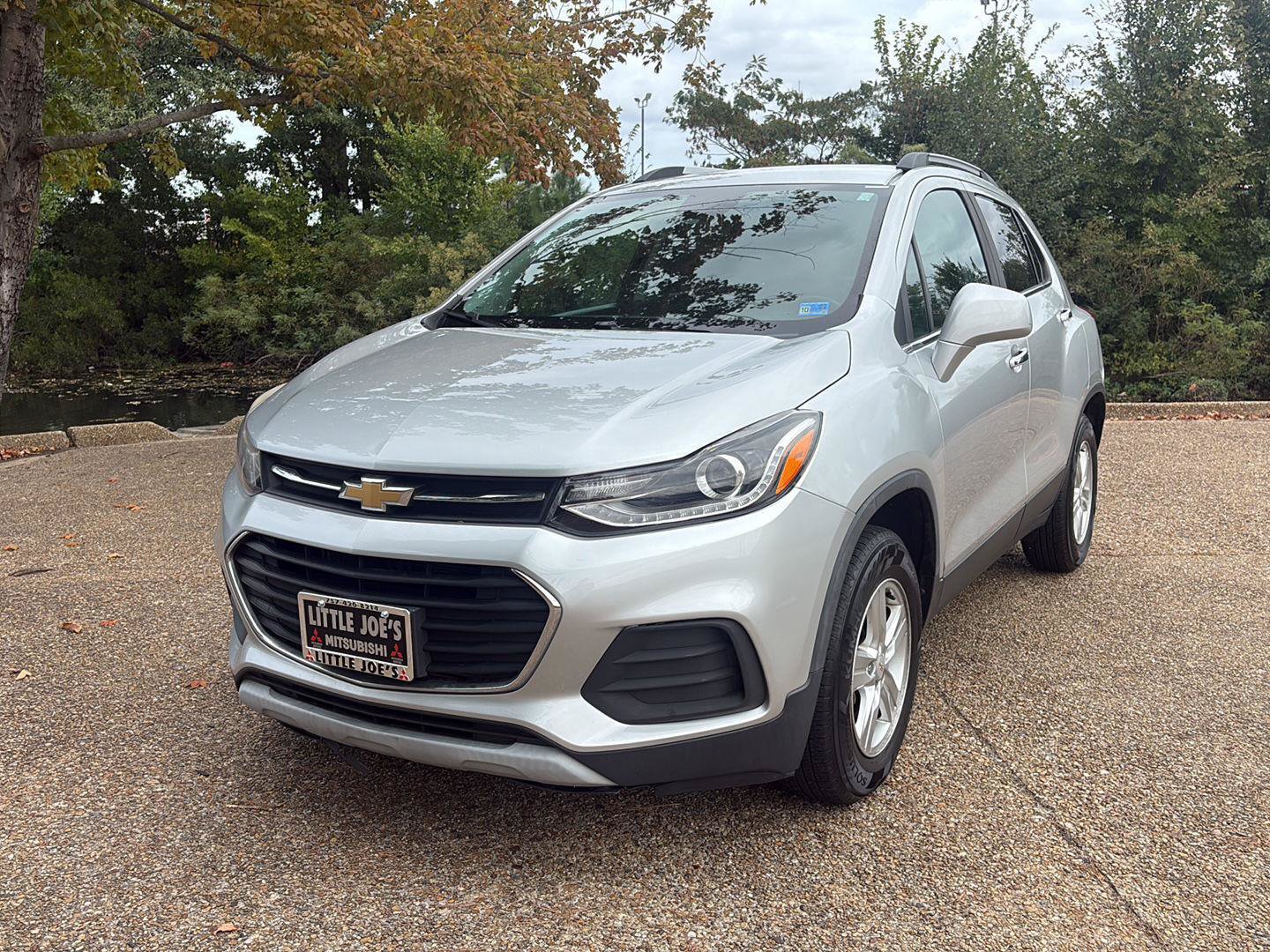 Used 2018 Chevrolet Trax LT w/ LT Convenience Package FWD image 11