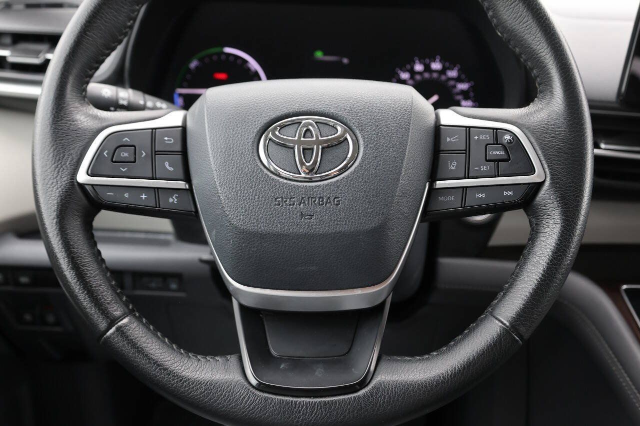 Used 2021 Toyota Sienna XLE FWD image 19