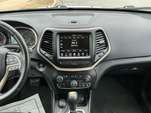 Used 2015 Jeep Cherokee Latitude w/ Comfort/Convenience Group image 25