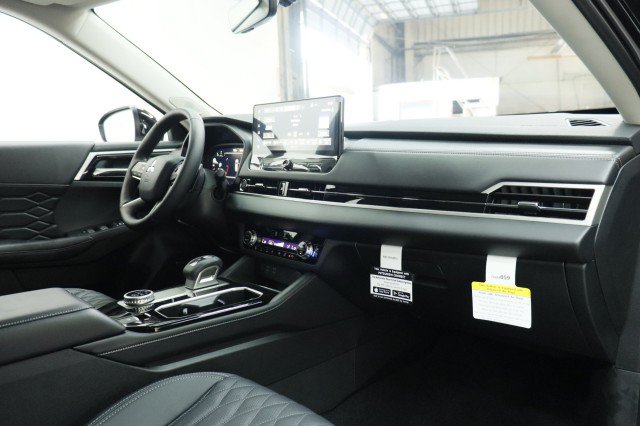 New 2026 Mitsubishi Outlander SEL FWD image 16