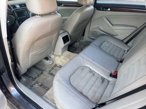 Used 2013 Volkswagen Passat TDI SEL Premium image 20