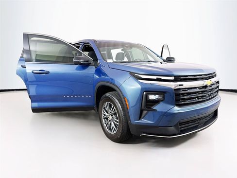 Used 2024 Chevrolet Traverse LS FWD image 42