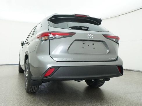 New 2026 Toyota Highlander XLE image 22