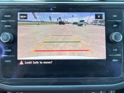 Used 2018 Volkswagen Tiguan SEL Premium w/ R-Line Package image 24